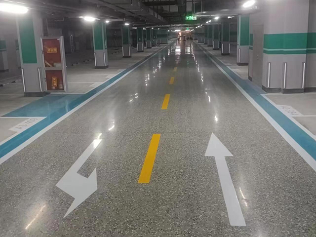 山東煙臺龍口市譽(yù)龍府地下車庫彩石地坪 